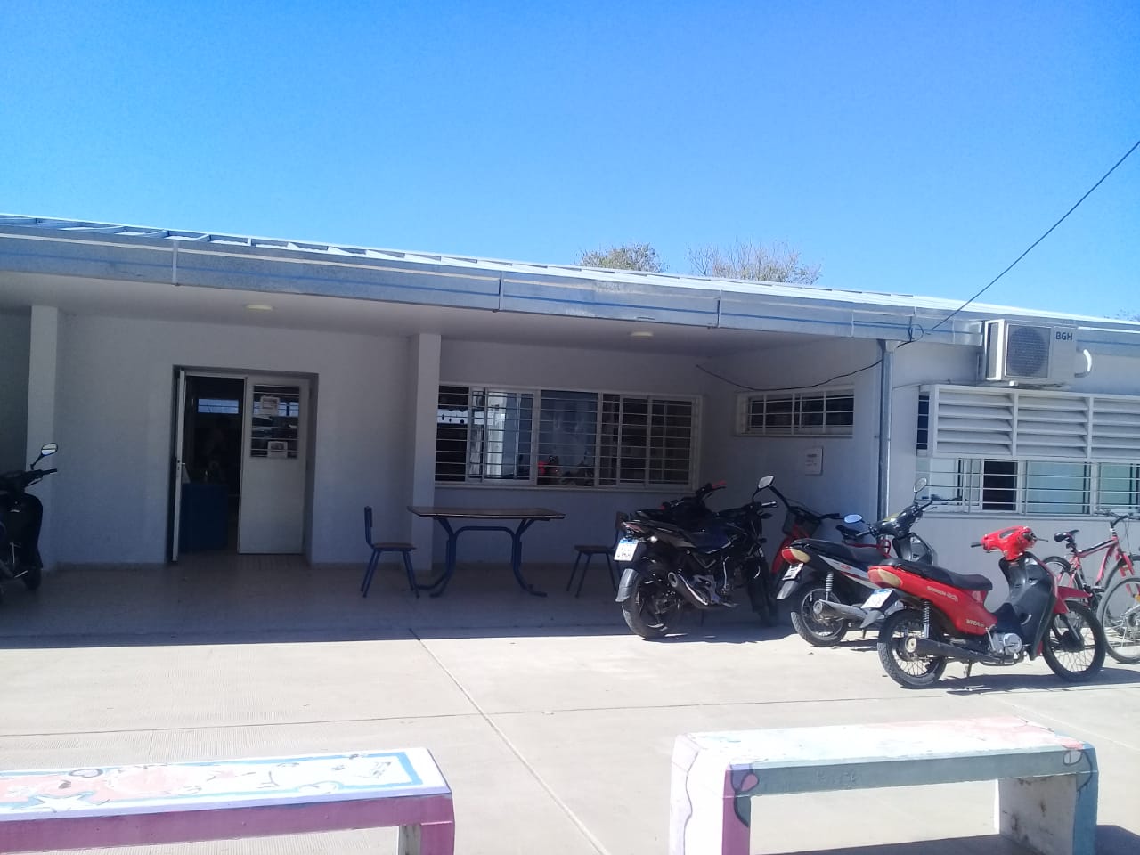 BIBLIOTECA ESCOLAR "MÓNICA QUINTANA"